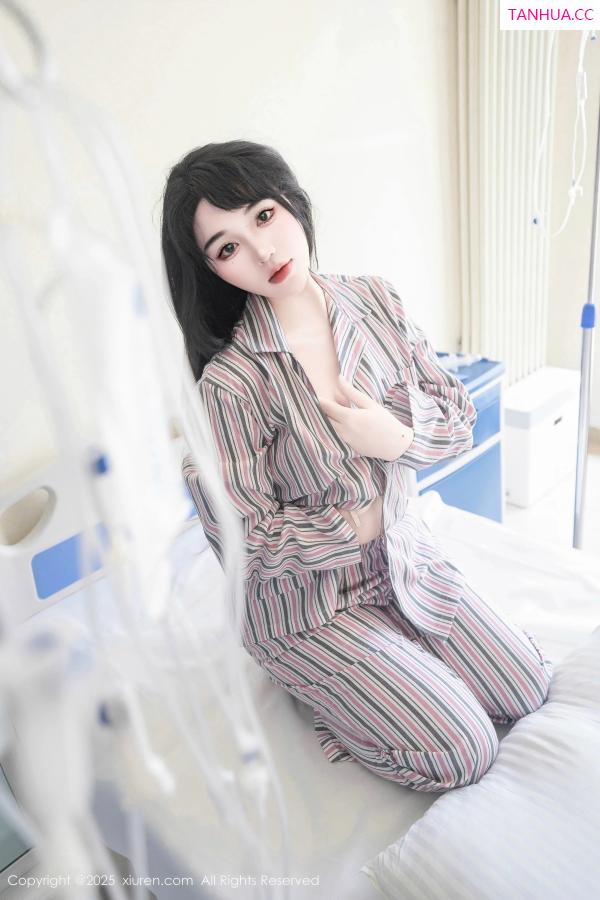   [XiuRen]高清写真图 2025.08.14 No.10648 汐汐爱吃草莓 舌吐莲花第8张图片